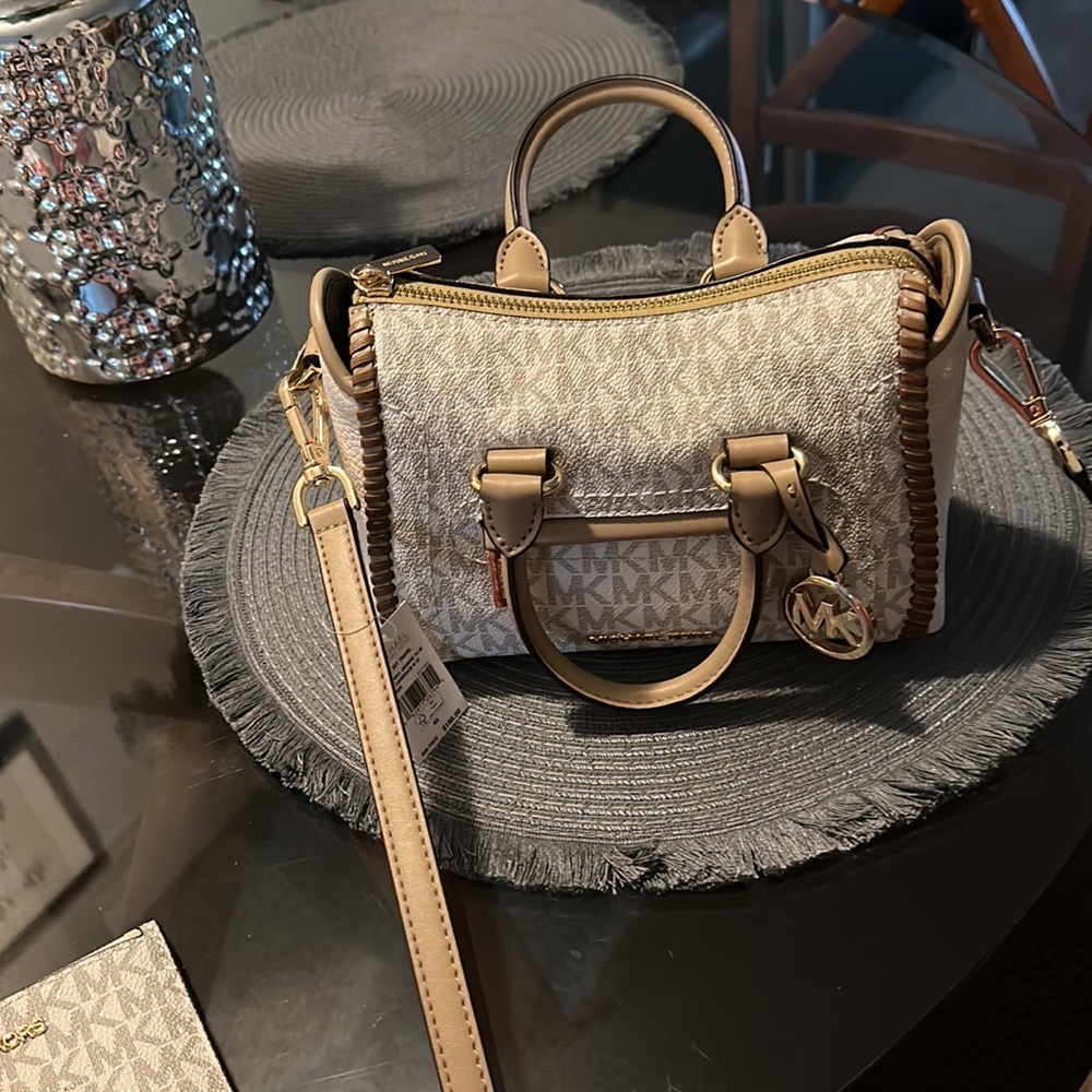 Michael Kors mini Crossbody and Wallet set Vanilla credit card holder!